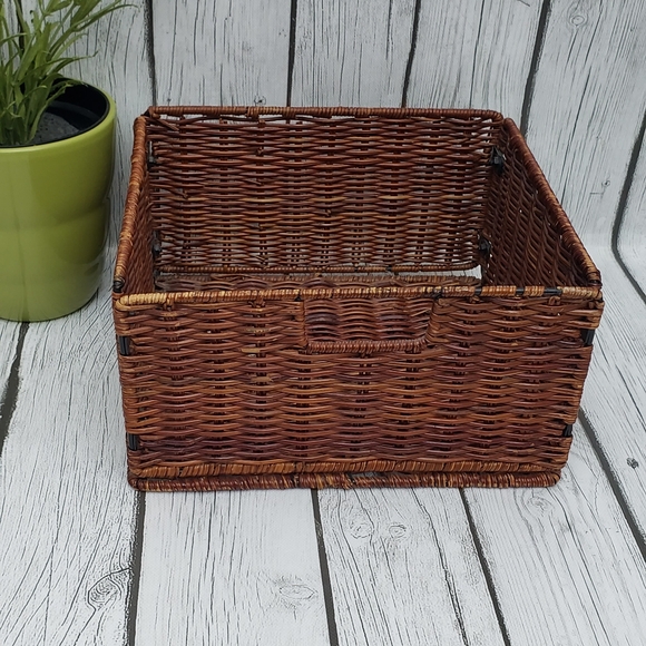 Rare Vintage Wicker Corners Bolted Basket - Picture 1 of 9